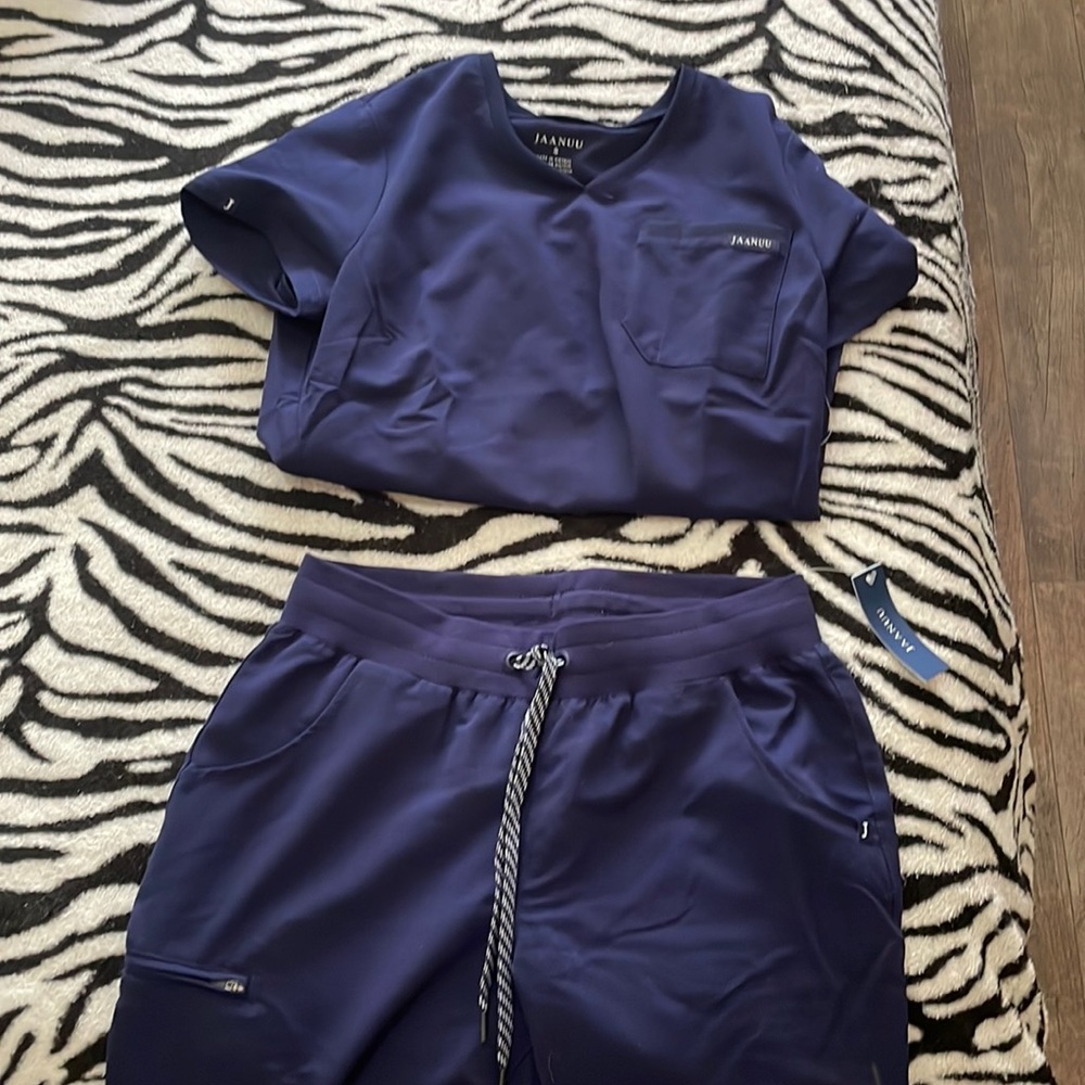 Januu Scrubs top & bottom pair